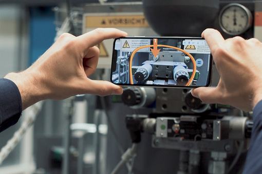 Realidad aumentada sobre un equipo industrial vista desde un celular